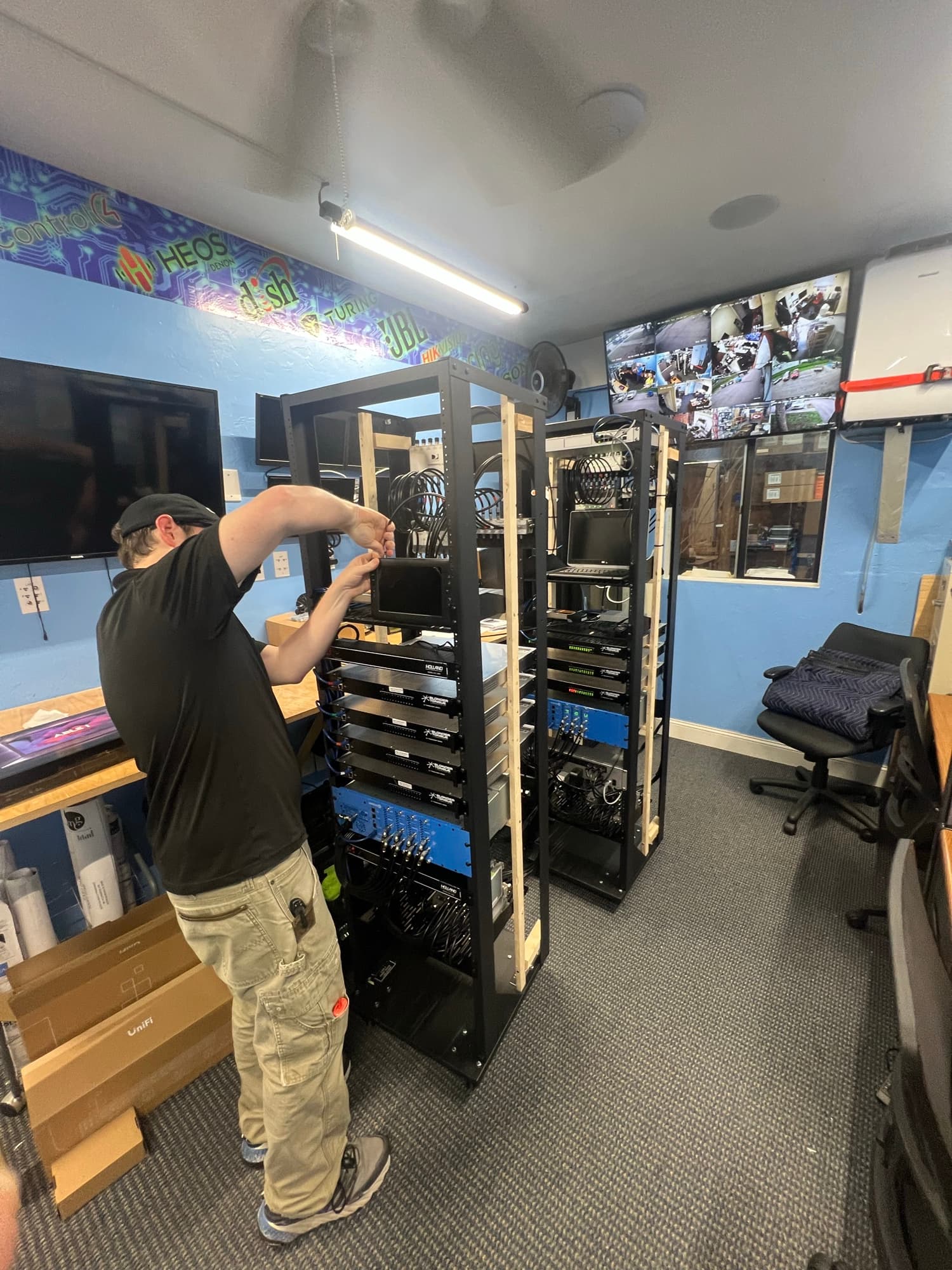 DIRECTV Commercial Headend